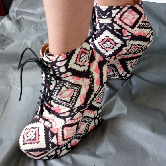 💥Host pick 🎉Patterned platform boots - Picture 2 of 6